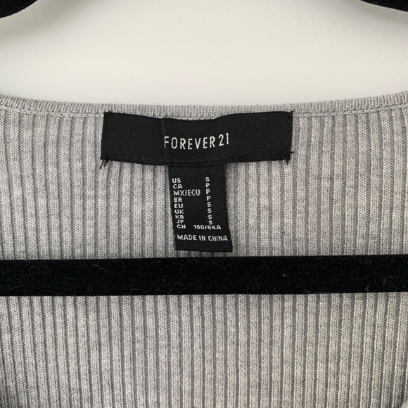 Grey 3/4 Top - Picture 3 of 3